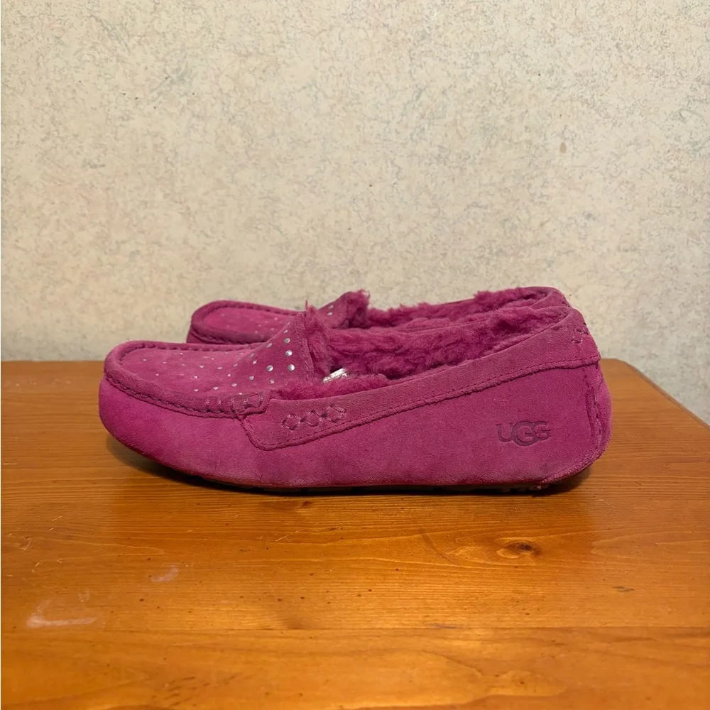 UGG Ansley studded fuchsia suede slippers Slip on Loafers Women’s Size 7
